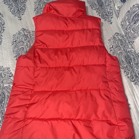 Old navy puffer vest - Picture 3 of 5